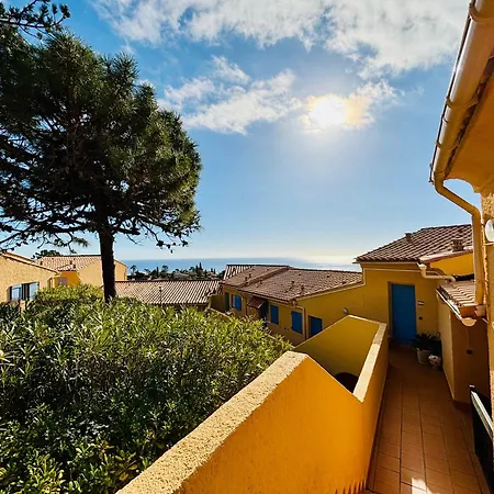 Deux Pieces Avec Vue Imprenable Sur La Crique Notre-dame