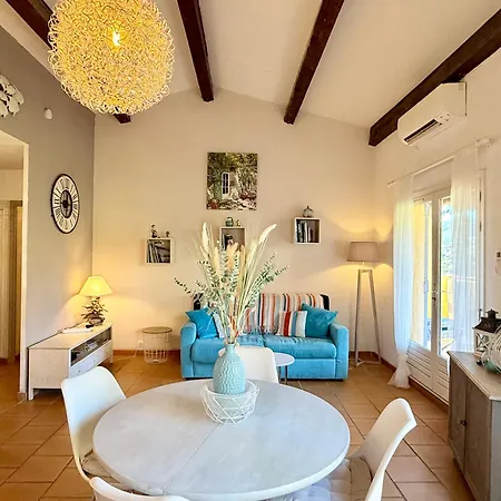 Deux Pieces Avec Vue Imprenable Sur La Crique Notre-dame